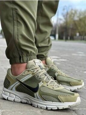 ✔️New✔️ NIKE Air Zoom Vomero 5 'Neutral Olive'